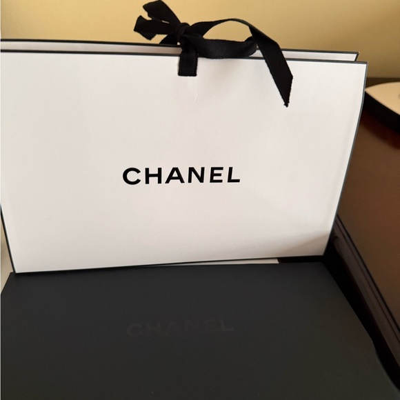 CHANEL AUTHENTIC CC CREAM #10 BEIGE - Picture 8 of 10